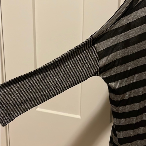 Kenneth Cole top - Picture 2 of 4